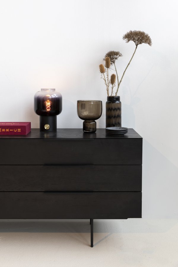 ZUIVER Travis skjenk, m. 2 drer og 3 skuffer - sort eikefiner og stl