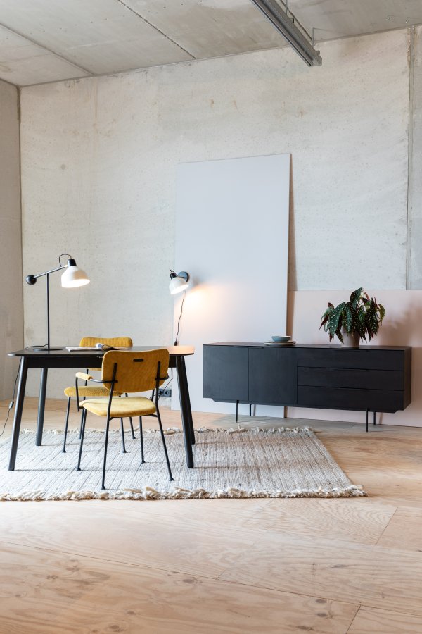 ZUIVER Travis skjenk, m. 2 drer og 3 skuffer - sort eikefiner og stl