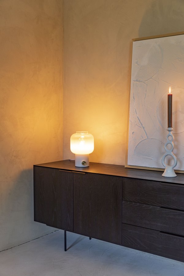 ZUIVER Travis skjenk, m. 2 drer og 3 skuffer - sort eikefiner og stl