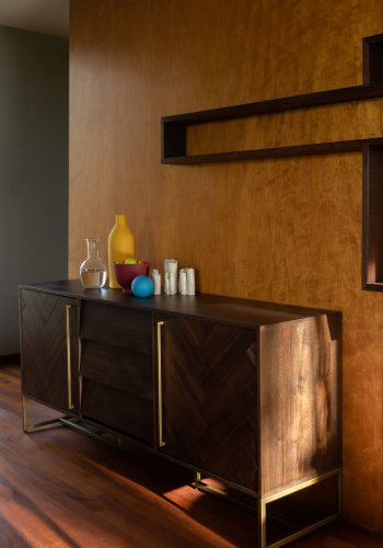 DUTCHBONE Klasse skjenk, hy, m. 2 drer, 2 hyller og 3 skuffer - brunt fiskebeintre og gullstl