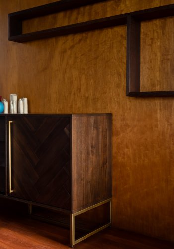 DUTCHBONE Klasse skjenk, hy, m. 2 drer, 2 hyller og 3 skuffer - brunt fiskebeintre og gullstl