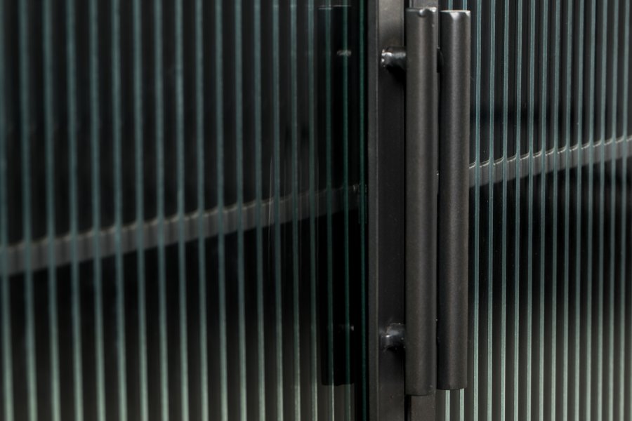 DUTCHBONE Boli skjenk, lav, m. 4 drer og 2 hyller - glass og sort jern