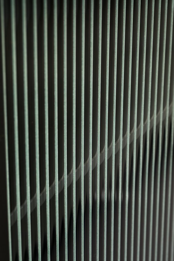 DUTCHBONE Boli skjenk, lav, m. 4 drer og 2 hyller - glass og sort jern