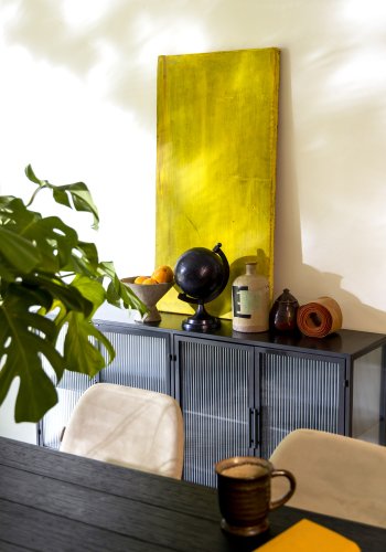 DUTCHBONE Boli skjenk, lav, m. 4 drer og 2 hyller - glass og sort jern