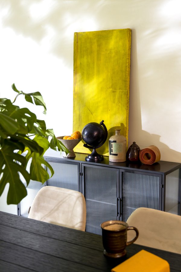 DUTCHBONE Boli skjenk, lav, m. 4 drer og 2 hyller - glass og sort jern