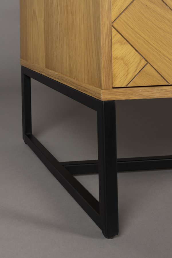 DUTCHBONE Class TV-Tisch, niedrig, mit 4 Türen und Regalen – natürliche Fischgräteneiche und schwarzer Stahl