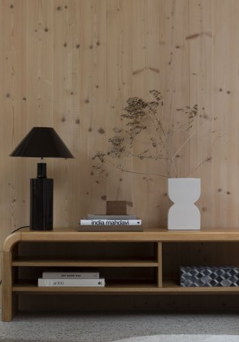 ZUIVER Brave skjenk, med hyller - brun eikefiner