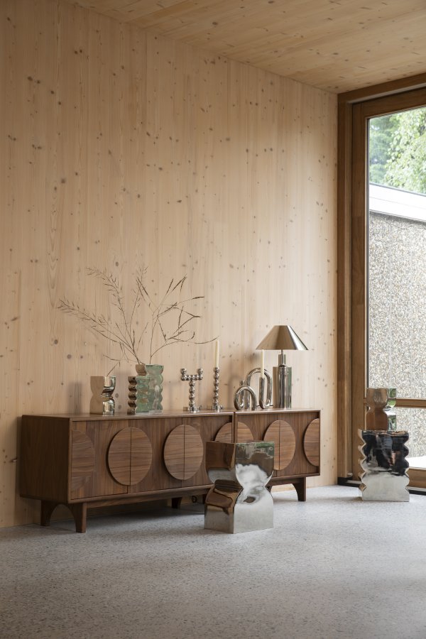 ZUIVER Groove skjenk, m. 3 drer - brun valntt finish og ask