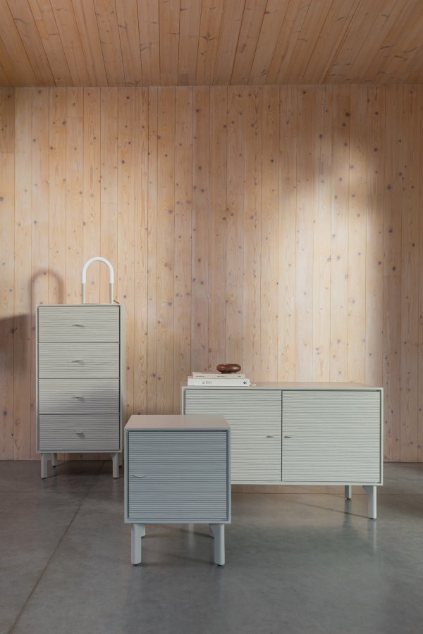 ZUIVER Morgenskjenk, m. 2 drer og 2 hyller - gr rotting/MDF/akasietre