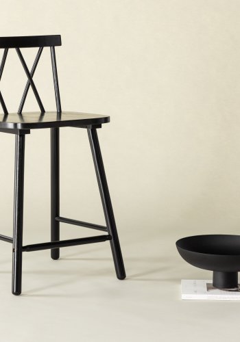 VIND KOLLEKTION Mollstrm barstol, m. rygln og fodsttte - sort gummitr