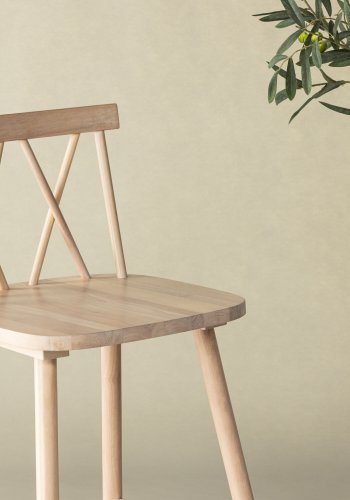 VINNSAMLING Mollöström barstol, m. rygg og fotsttte - hvitkalket gummitre