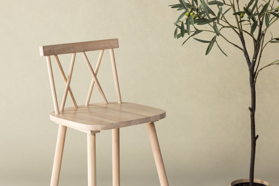 VINNSAMLING Mollöström barstol, m. rygg og fotsttte - hvitkalket gummitre