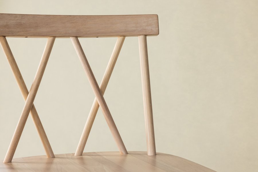 VINNSAMLING Mollöström barstol, m. rygg og fotsttte - hvitkalket gummitre