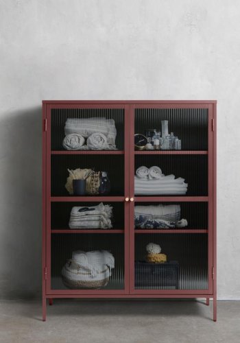 Bronco glass skap, m. 2 drer og hyller - riflet glass og burgunder metall (H:140)