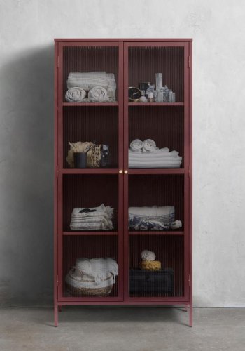 Bronco glass skap, m. 2 drer og hyller - riflet glass og burgunder metall (H:190)