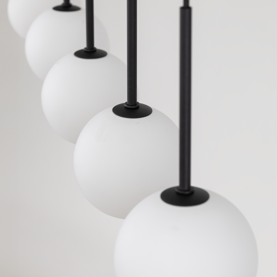 TK Martin taklampe, m. 6 skjermer - hvitt glass og sort metall