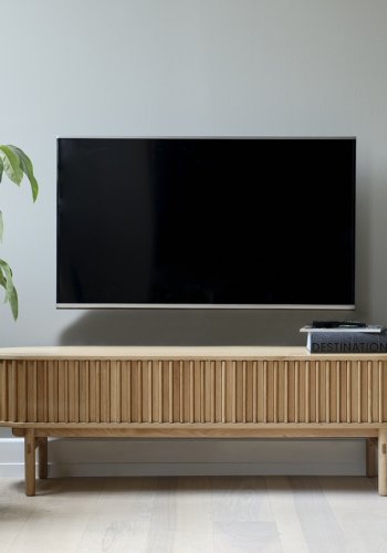 Carno TV-bord, m. 2 skydel�ger, 1 skuffe - natur egefin�r og egetr� (160x45)