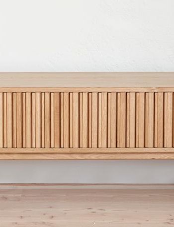 Carno TV-Tisch, mit 2 Schiebetüren und 1 Schublade – Eiche natur (45x160)