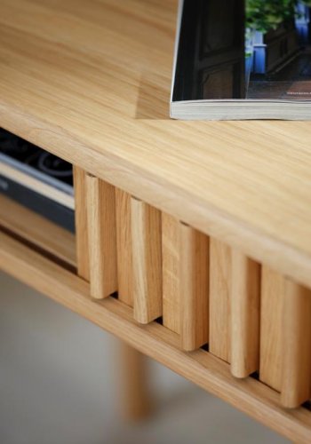 Carno TV-Tisch, mit 2 Schiebetüren und 1 Schublade – Eiche natur (45x160)