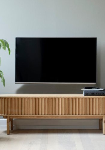 Carno TV-Tisch, mit 2 Schiebetüren und 1 Schublade – Eiche natur (45x160)