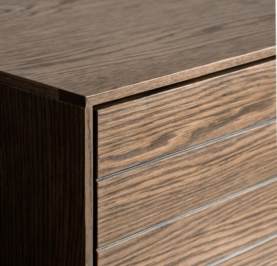 Modica-Schrank mit 2 Türen und Regalen – rauchfarbenes Eichenfurnier und schwarzes Metall