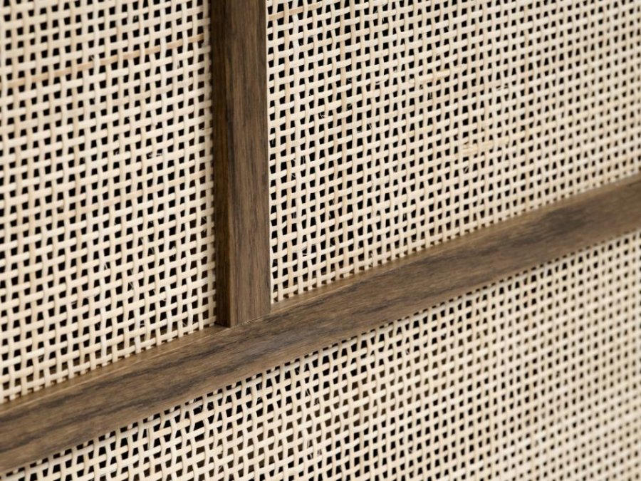 Barrali Sideboard mit 2 Schiebetüren und 1 Schublade – Rattan und geräucherte Eiche