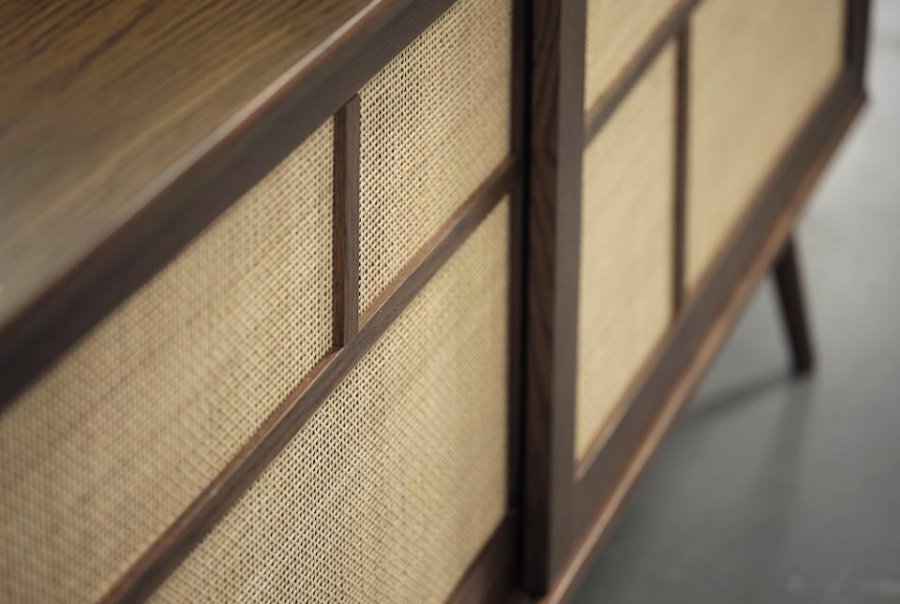 Barrali Sideboard mit 2 Schiebetüren und 1 Schublade – Rattan und geräucherte Eiche