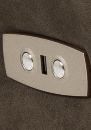 ACT NORDIC Kamares Relaxsessel, mit Elektroanschluss, C-Stecker, USB-A, Drehfunktion – anthrazitgrauer Stoff und schwarzer Stahl