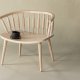 VIND COLLECTION Tjärnö lenestol, m. armlen - hvitkalket gummitre