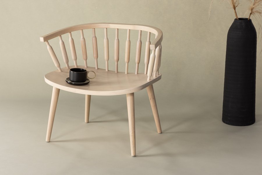 VIND COLLECTION Tjärnö lenestol, m. armlen - hvitkalket gummitre