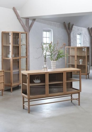 Ponza bokhylle, m. 2 drer - naturlig eik (H:140)