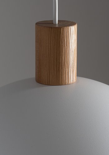 TK Oslo taklampe - hvit metall og tre