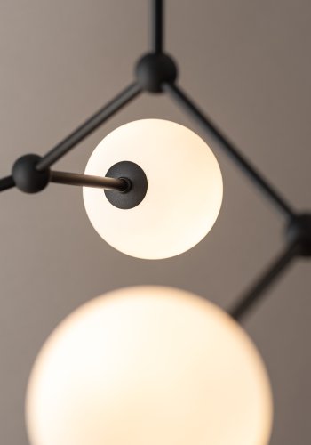 TK Felsort loftlampe, m. 4 skrme - hvid glas og sort metal