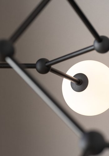 TK Felblack taklampe, m. 6 skjermer - hvitt glass og sort metall