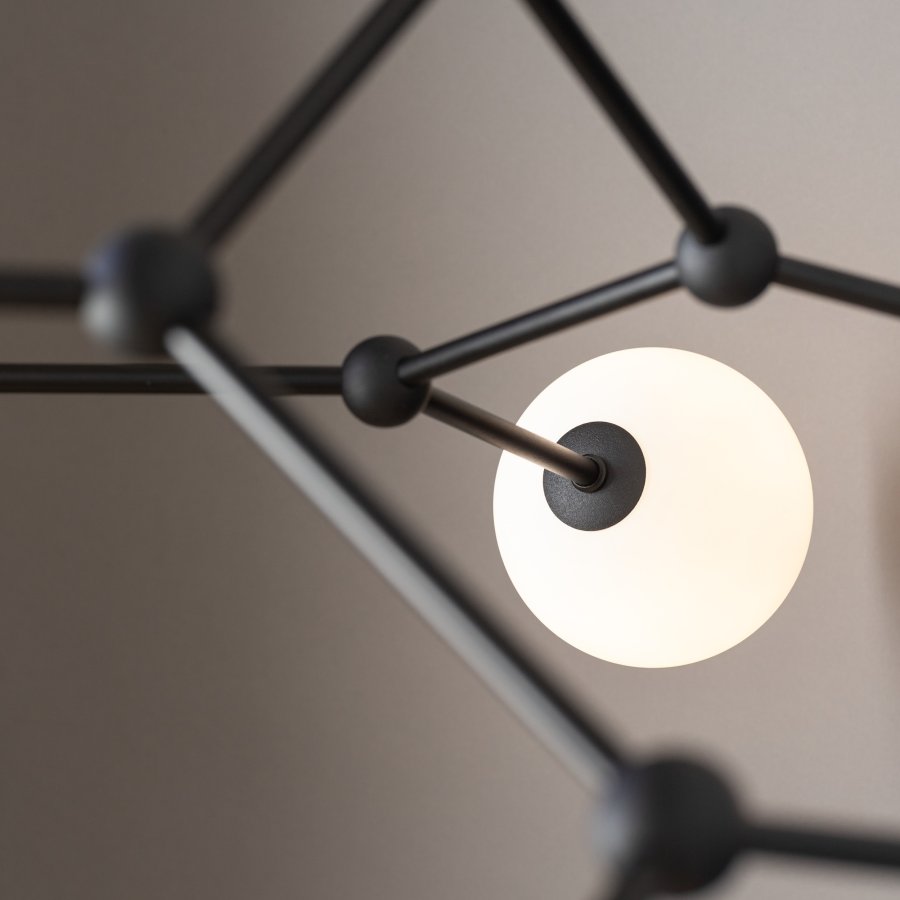 TK Felblack taklampe, m. 6 skjermer - hvitt glass og sort metall