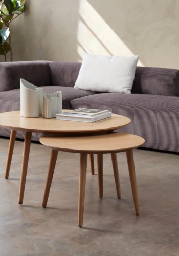 Adda Couchtisch, rund – Eichenfurnier natur und Eichenlatten (2er-Set)