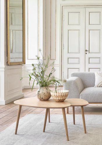 Adda Couchtisch, dreieckig - Eichenfurnier natur und Eichenlatten (2er-Set)