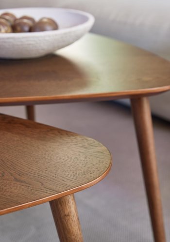 Adda salongbord, trekantet - rkt eikefiner og lamell eik (sett med 2)