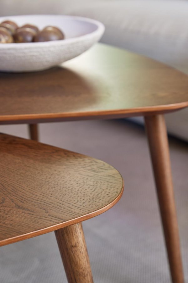 Adda salongbord, trekantet - rkt eikefiner og lamell eik (sett med 2)