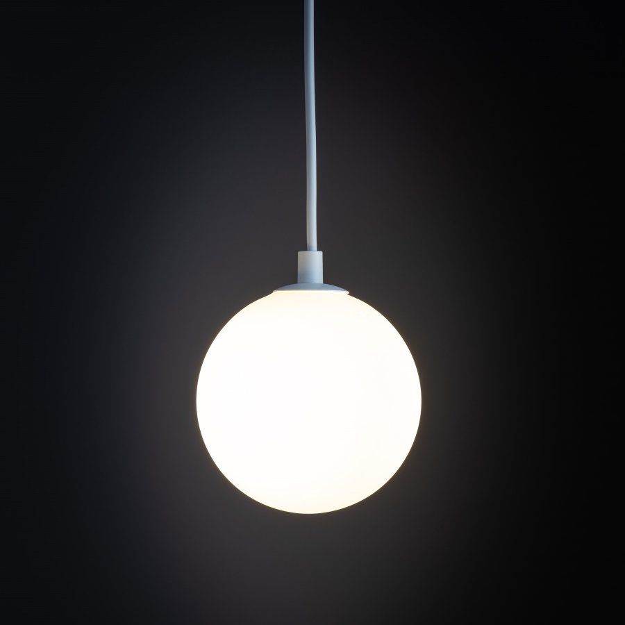 TK Tracer taklampe - hvitt glass og hvitt metall