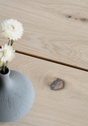 ROWICO Melville rektangulrt sofabord - hvidpigmenteret vildeg tr og sorte metalben (140x65)