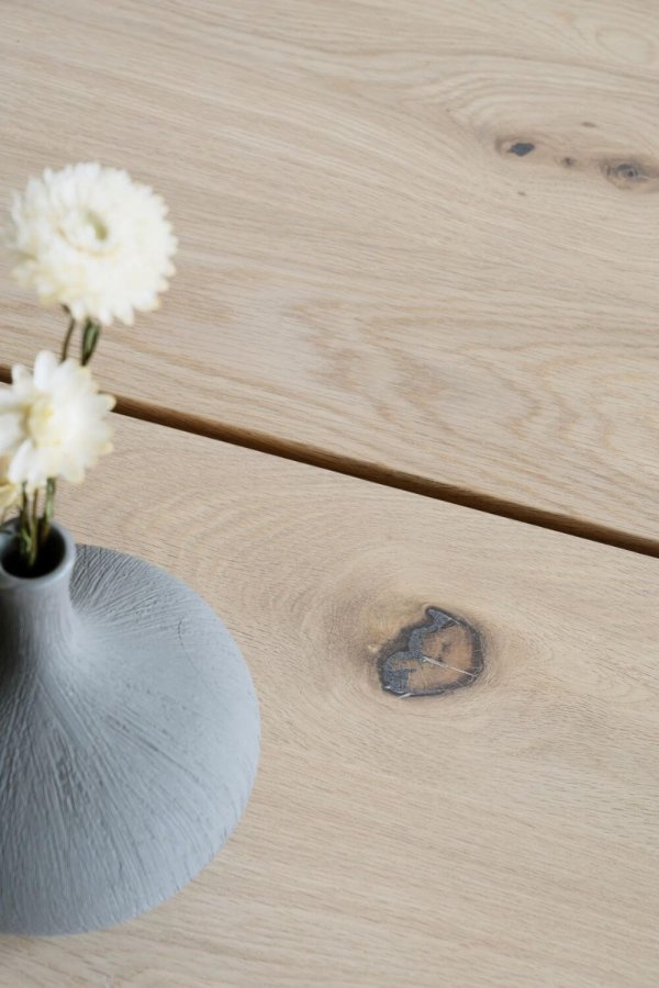 ROWICO Melville rektangulrt sofabord - hvidpigmenteret vildeg tr og sorte metalben (140x65)