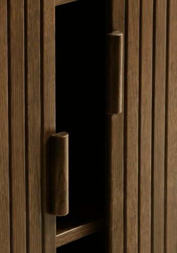 Cavo Schrank, mit 2 Schiebetüren und 2 Einlegeböden – geräucherte Eiche