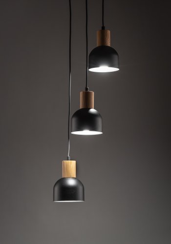 TK Cairo loftlampe, m. 3 skjermer - naturlig tre og sort metall