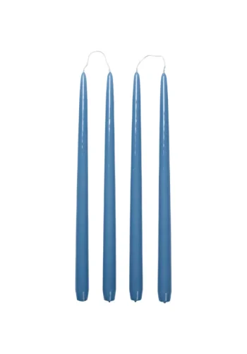 BROSTE COPENHAGEN Glatte Kerze – staubiges blaues Paraffin (4er-Set)