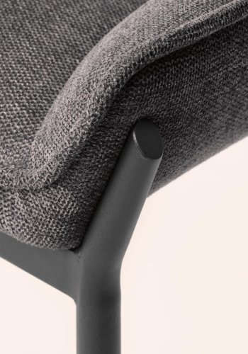 Calgary spisestuestol - mrkegrtt stoff og sorte ben