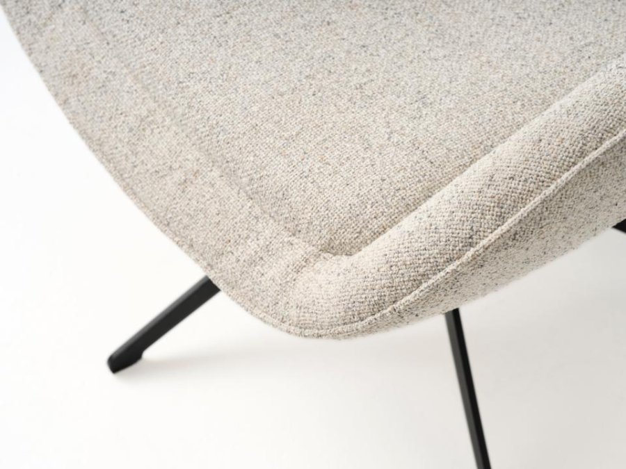 Lynn svingstol, m. armlener - off-white melange polyester og sorte ben