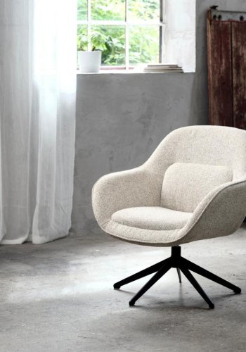 Lynn svingstol, m. armlener - off-white melange polyester og sorte ben