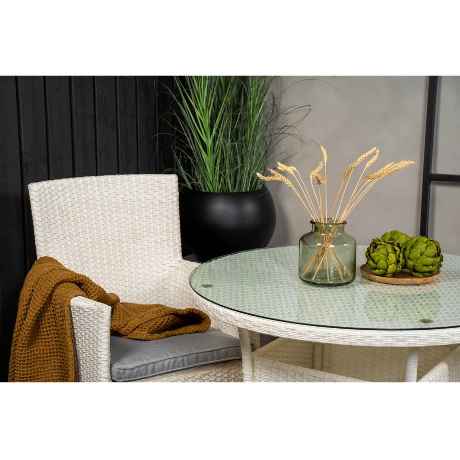 VENTURE DESIGN havest m. Volta bord (90) og 2 Malin stole m. armln og hynde - hvid rattan og glas