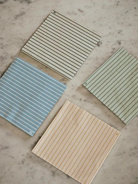 BROSTE COPENHAGEN Dolly papirserviet, kvadratisk - offwhite og sort papir (33x33)